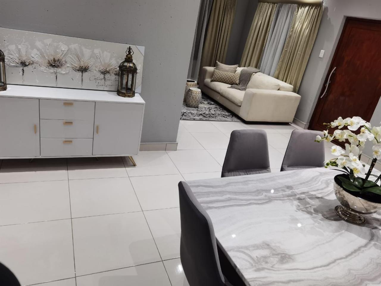 Kings View Exclusive Villas Pretoria-Noord Extérieur photo
